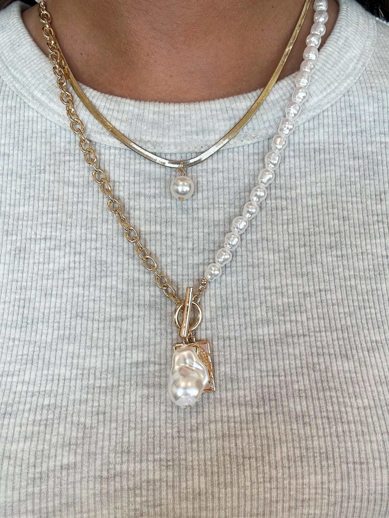 Give Me Pearls Necklace Set