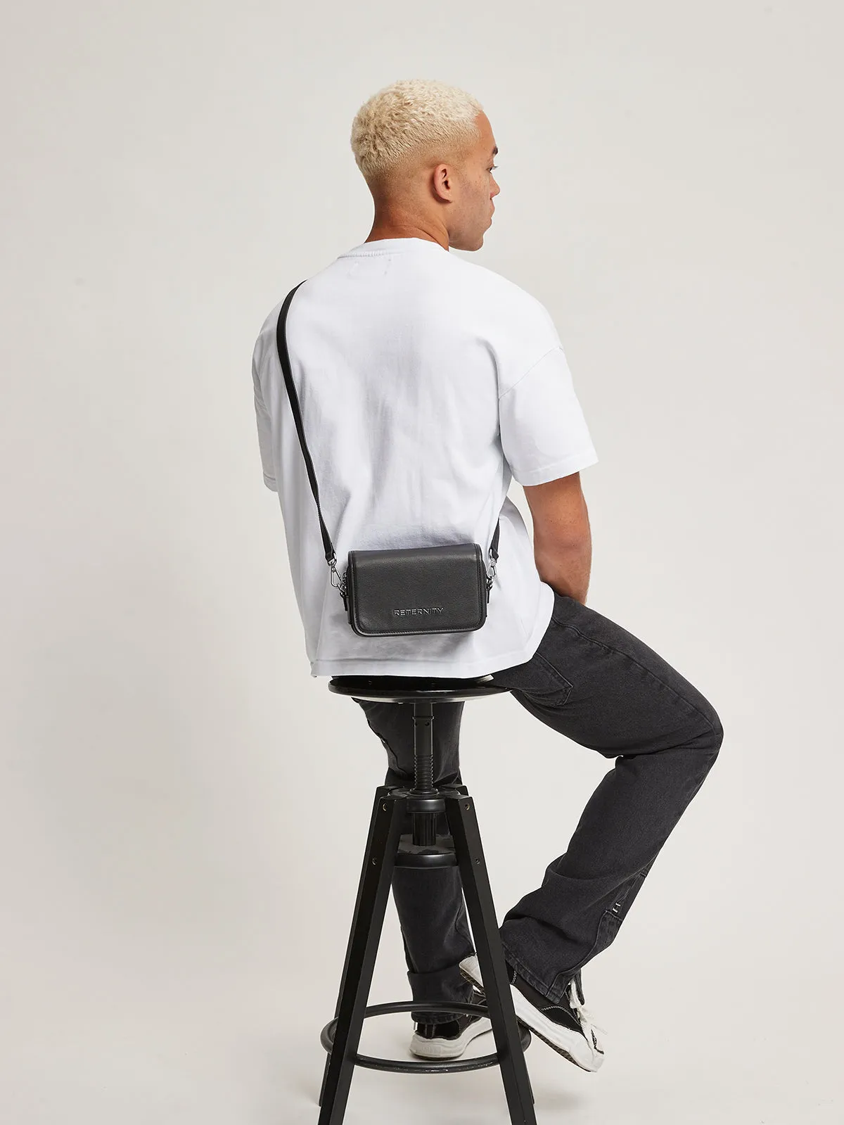 RETERNITY MESSENGER BAG - BLACK