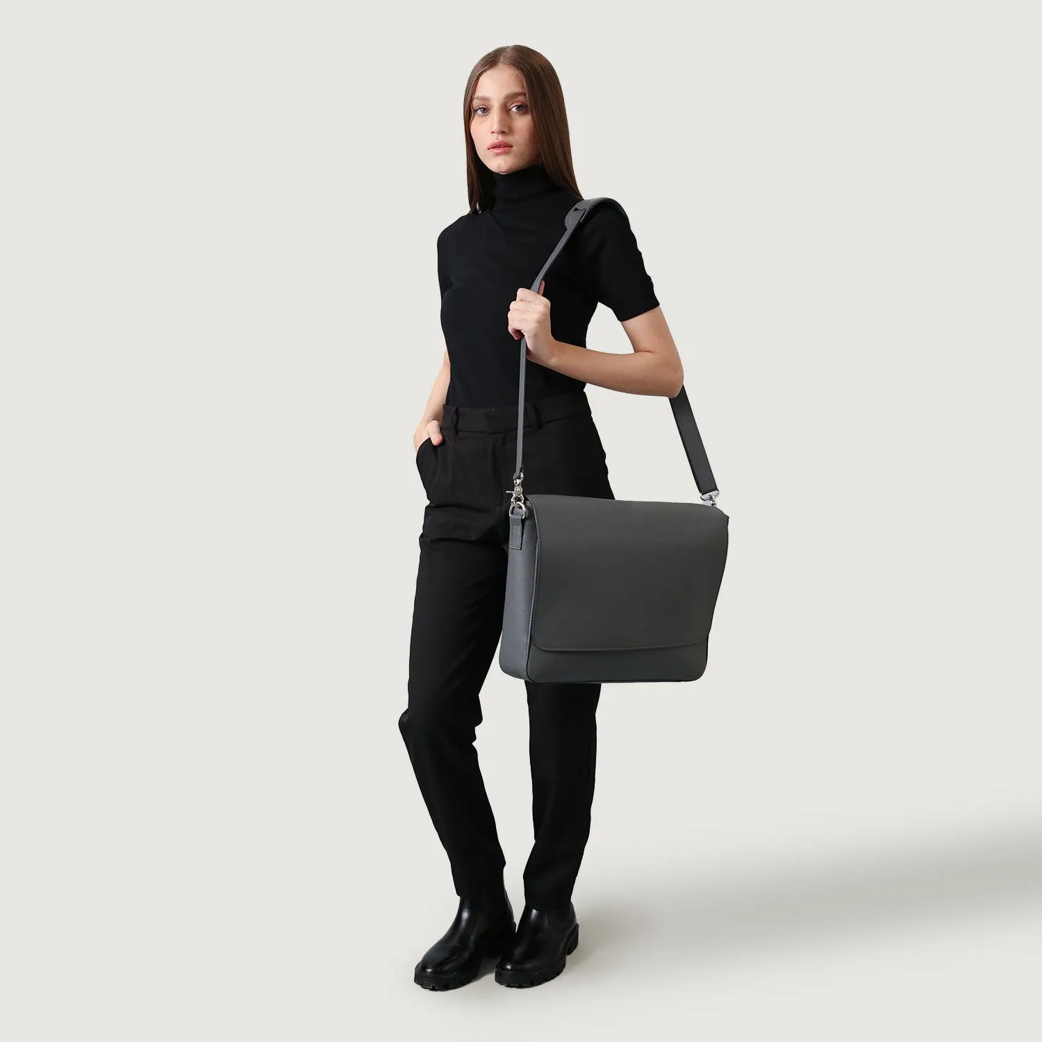 The Carismatico Grey Leather Messenger Bag